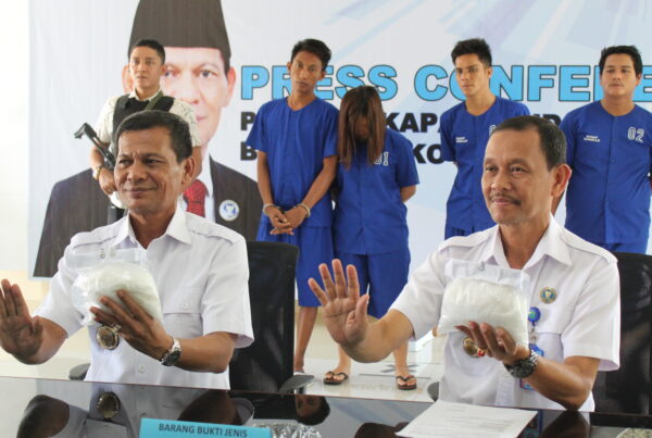 BNNP SUMBAR RINGKUS PASUTRI PENGEDAR 1 KG SABU