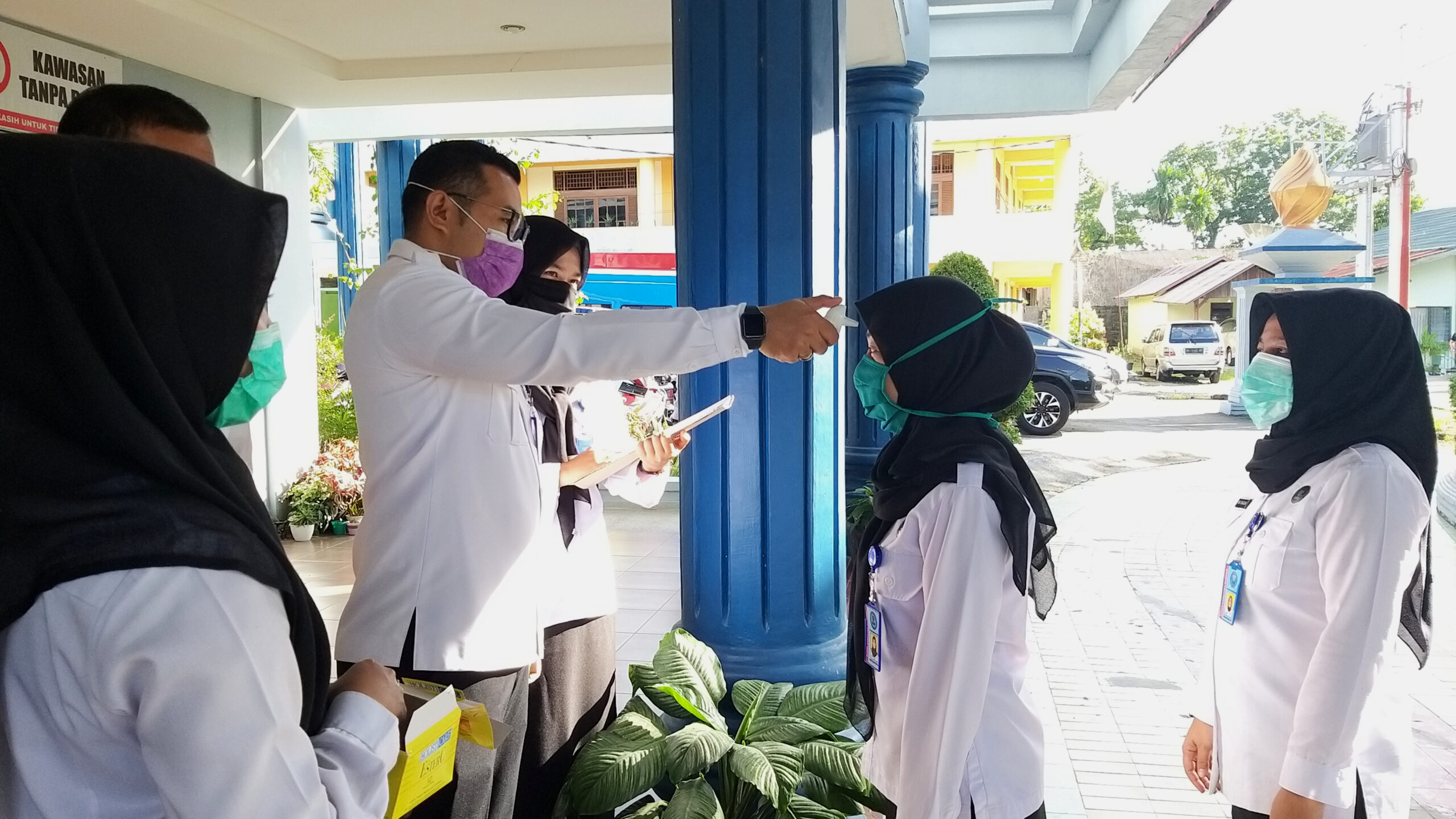 BNNP SUMBAR CEGAH COVID-19, RUTIN CEK SUHU BADAN