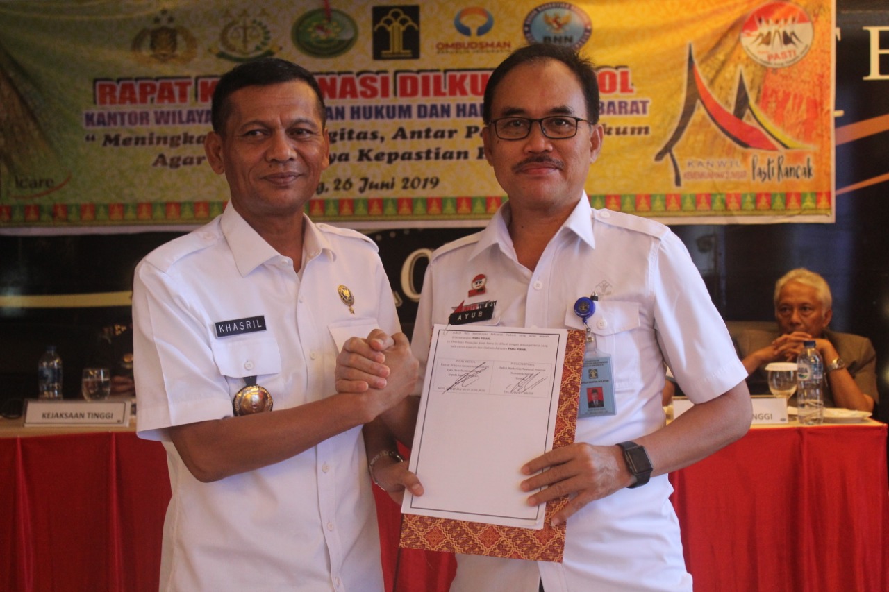 PENANDATANGAN PKS ANTARA BNNP SUMBAR DENGAN KANWIL KEMENKUMHAM SUMBAR