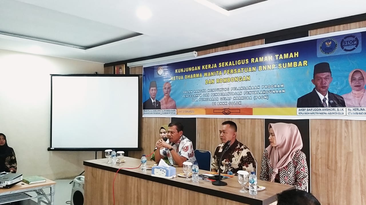 KUNJUNGAN KERJA SEKALIGUS RAMAH TAMAH KETUA DWP BNNP SUMBAR DI BNNK SOLOK