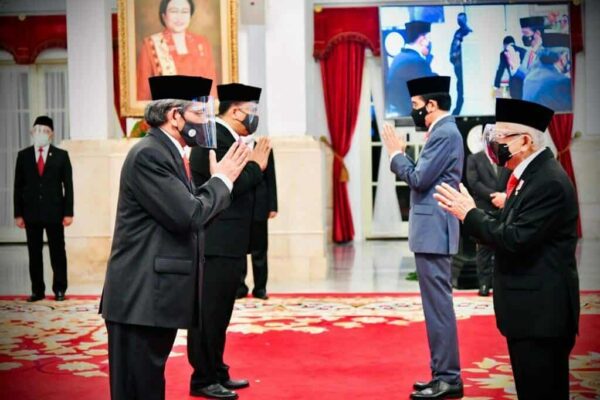 Presiden Jokowi Lantik Kepala BNN dan BRGM di Istana Negara
