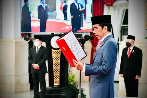 Presiden Jokowi Lantik Kepala BNN dan BRGM di Istana Negara