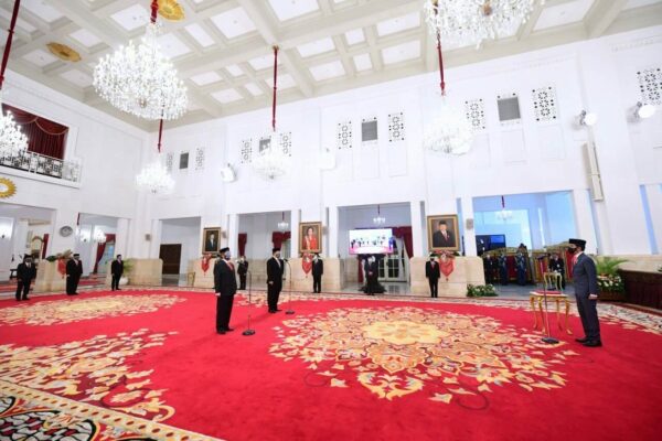 Presiden Jokowi Lantik Kepala BNN dan BRGM di Istana Negara
