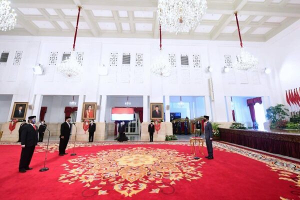 Presiden Jokowi Lantik Kepala BNN dan BRGM di Istana Negara