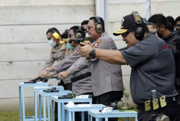 Kepala BNN RI Beserta Seluruh Kepala BNN Provinsi Mengikuti Pelatihan Menembak