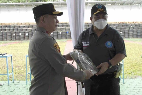 Kepala BNN RI Beserta Seluruh Kepala BNN Provinsi Mengikuti Pelatihan Menembak