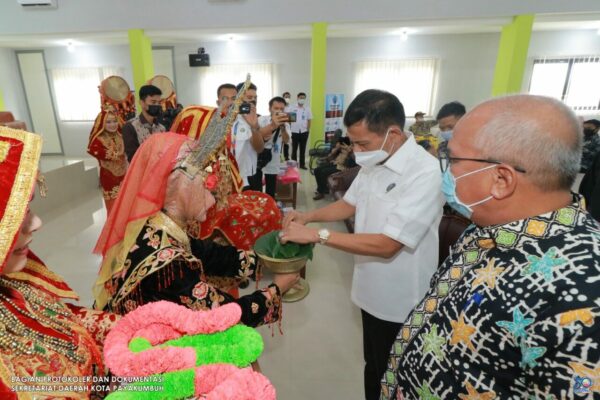 BNN RESMIKAN 20 KELURAHAN BERSIH NARKOBA DI PAYAKUMBUH