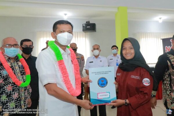 BNN RESMIKAN 20 KELURAHAN BERSIH NARKOBA DI PAYAKUMBUH