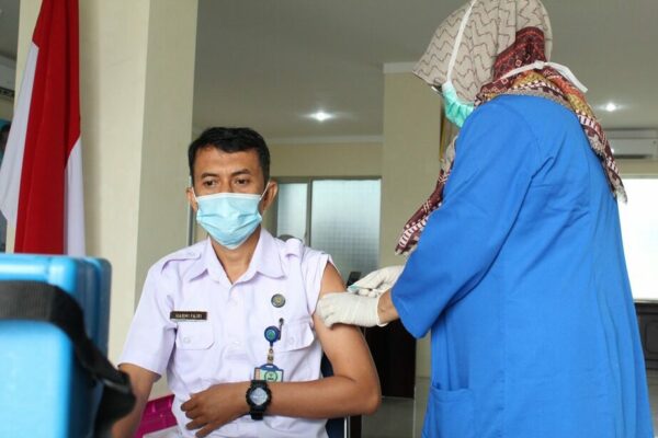BNNP SUMBAR SUKSES VAKSINASI COVID-19