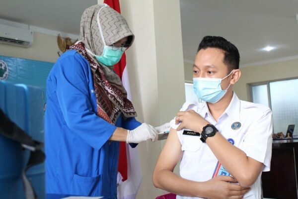 BNNP SUMBAR SUKSES VAKSINASI COVID-19