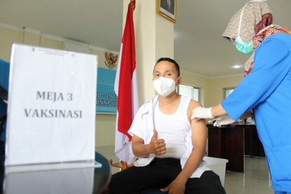 BNNP SUMBAR SUKSES VAKSINASI COVID-19