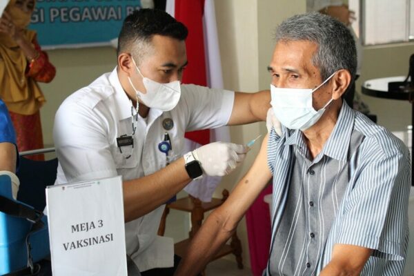 BNNP SUMBAR SUKSES VAKSINASI COVID-19