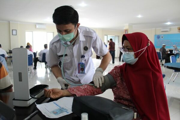 BNNP SUMBAR SUKSES VAKSINASI COVID-19