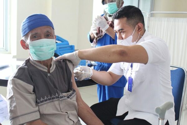 BNNP SUMBAR SUKSES VAKSINASI COVID-19