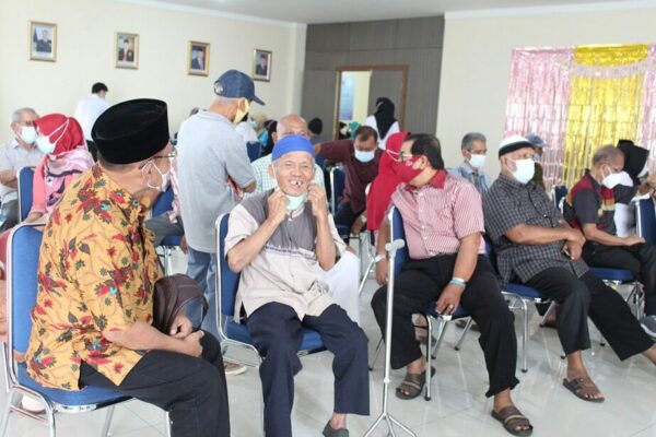BNNP SUMBAR SUKSES VAKSINASI COVID-19