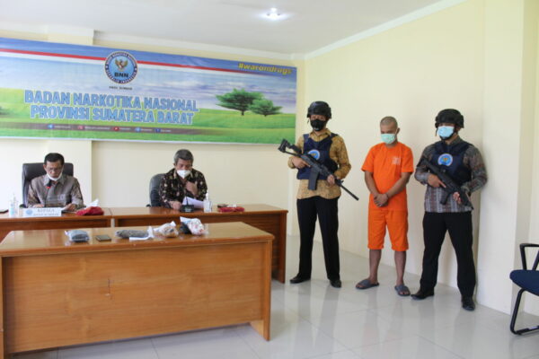 PRESS RELEASE PENGUNGKAPAN TINDAK PIDANA PEREDARAN GELAP NARKOTIKA JENIS GANJA DI KABUPATEN PADANG PARIAMAN PROVINSI SUMATERA BARAT