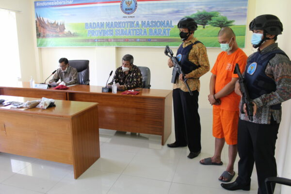 PRESS RELEASE PENGUNGKAPAN TINDAK PIDANA PEREDARAN GELAP NARKOTIKA JENIS GANJA DI KABUPATEN PADANG PARIAMAN PROVINSI SUMATERA BARAT