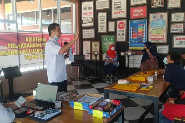 BERKOMUNIKASI DAN MENGENALI ANAK DALAM ASISTENSI KETAHANAN KELUARGA ANTI NARKOBA