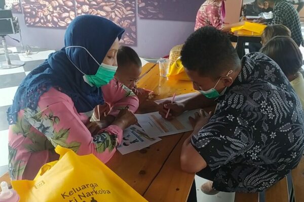 BERKOMUNIKASI DAN MENGENALI ANAK DALAM ASISTENSI KETAHANAN KELUARGA ANTI NARKOBA