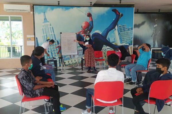 BERKOMUNIKASI DAN MENGENALI ANAK DALAM ASISTENSI KETAHANAN KELUARGA ANTI NARKOBA