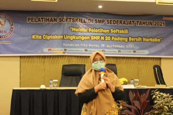 SMP NEGERI 20 KOTA PADANG TINGKATKAN KETAHANAN DIRI DARI NARKOBA