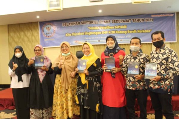 SMP NEGERI 20 KOTA PADANG TINGKATKAN KETAHANAN DIRI DARI NARKOBA