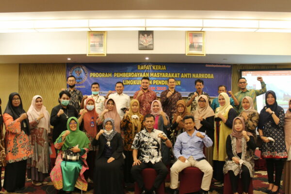 RAPAT KERJA PROGRAM PEMBERDAYAAN MASYARAKAT ANTI NARKOBA LINGKUNGAN PENDIDIKAN TAHUN 2021