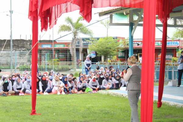 BADAN NARKOTIKA NASIONAL PROVINSI SUMATERA BARAT LAKUKAN SOSIALISASI BAHAYA NARKOBA DI LEMBAGA PEMASYARAKATAN PEREMPUAN KELAS II B PADANG BERSAMA UPIAK ISIL
