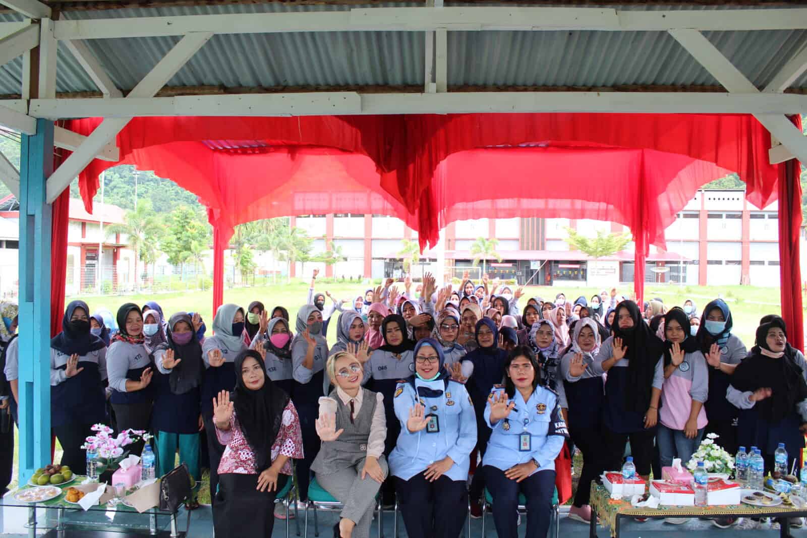 BADAN NARKOTIKA NASIONAL PROVINSI SUMATERA BARAT LAKUKAN SOSIALISASI BAHAYA NARKOBA DI LEMBAGA PEMASYARAKATAN PEREMPUAN KELAS II B PADANG BERSAMA UPIAK ISIL
