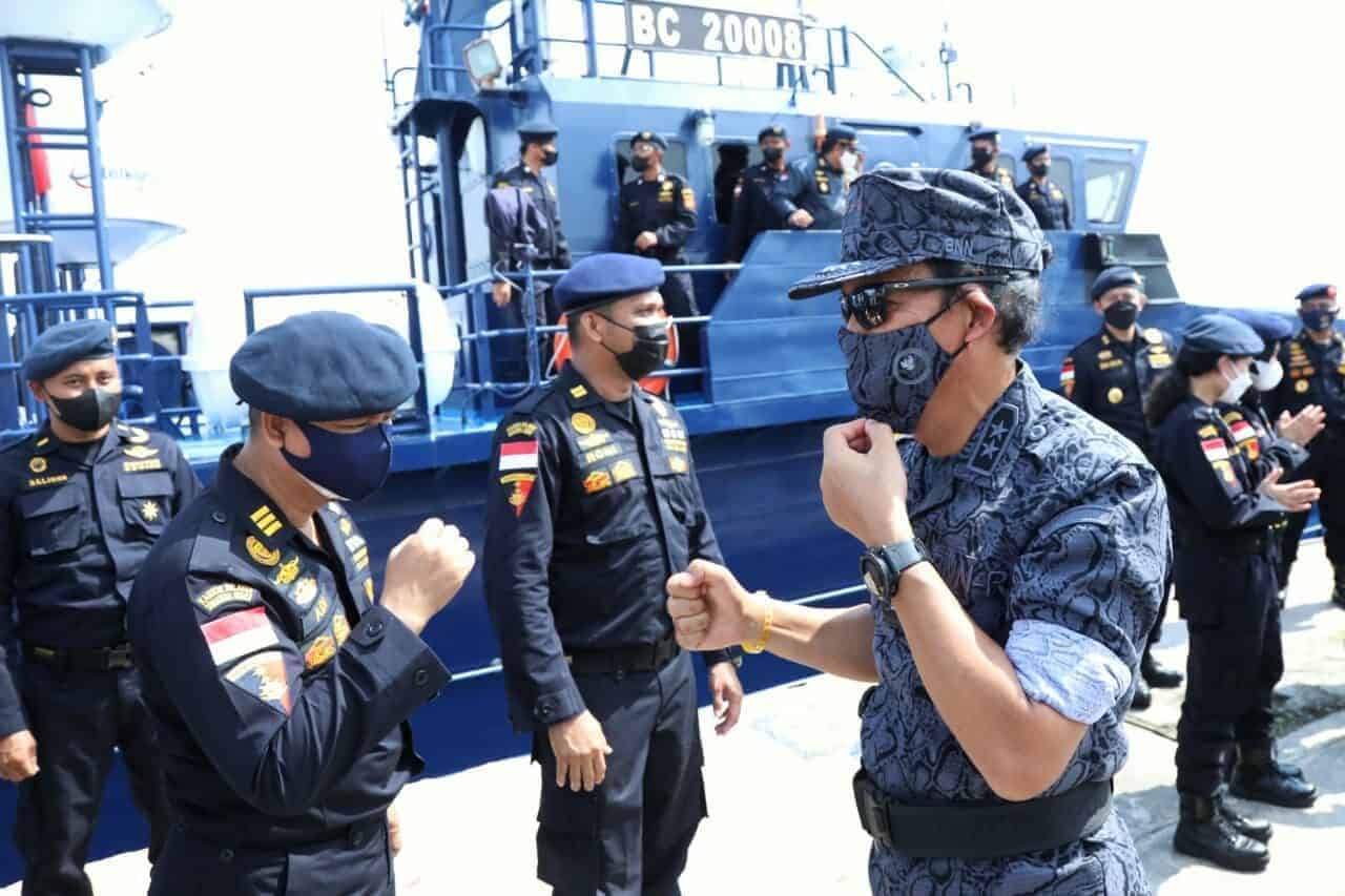 BNN RI DAN TIM OPS LAUT INTERDIKSI TERPADU SITA RATUSAN KILOGRAM SABU DI PERAIRAN INDONESIA