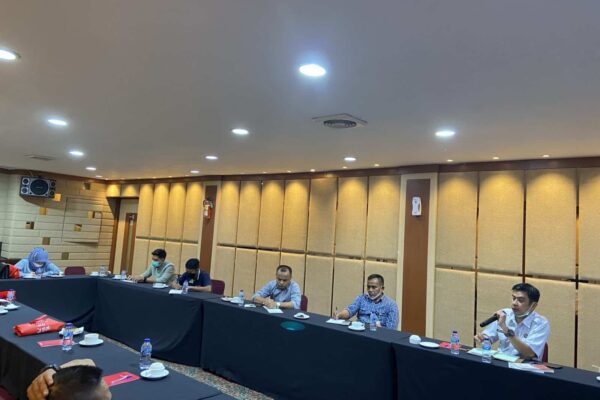 RAPAT KERJA PROGRAM PEMBERDAYAAN MASYARAKAT ANTI NARKOBA DI LINGKUNGAN DUNIA USAHA / SWASTA
