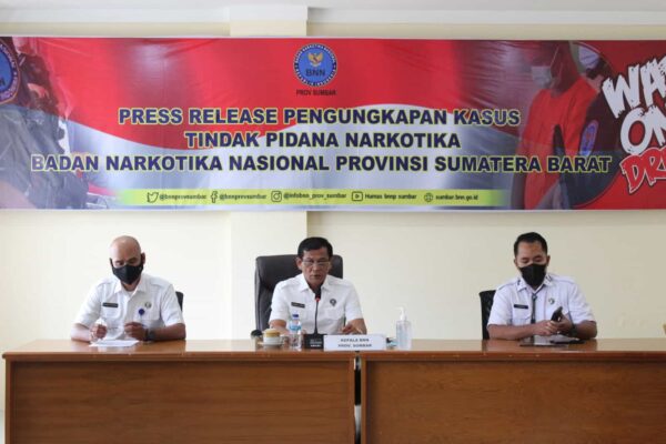 DALAM 1 HARI BNNP SUMBAR UNGKAP PEREDARAN 80KG NARKOTIKA JENIS GANJA