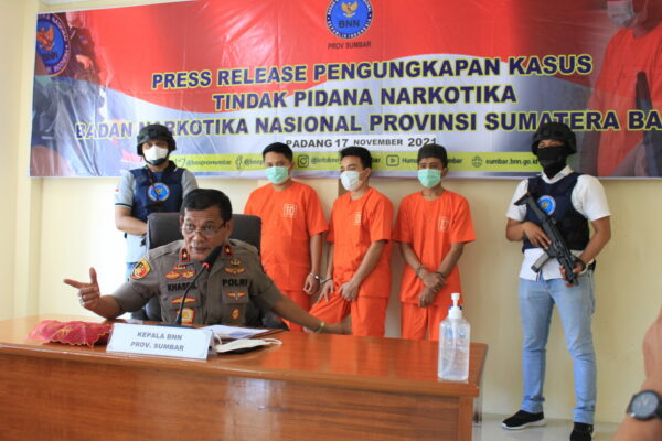 BANDAR LAPAS KEMBALI BERAKSI BNNP SUMBAR TANGKAP 200 KG GANJA KERING