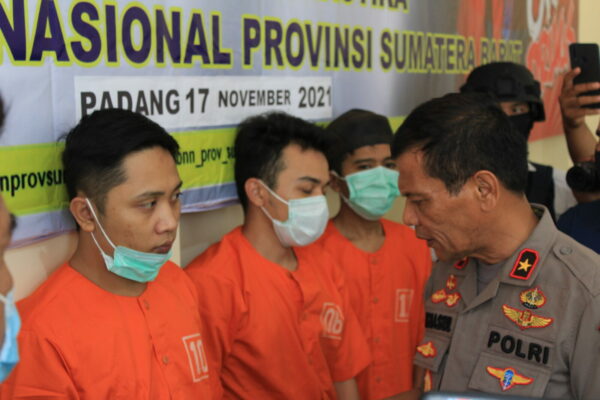 BANDAR LAPAS KEMBALI BERAKSI BNNP SUMBAR TANGKAP 200 KG GANJA KERING
