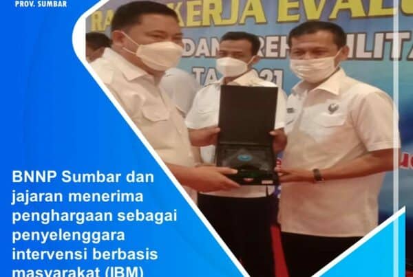 BNNP Sumbar dan jajaran menerima penghargaan sebagai penyelenggara intervensi berbasis masyarakat (IBM) terbaik di seluruh Indonesia