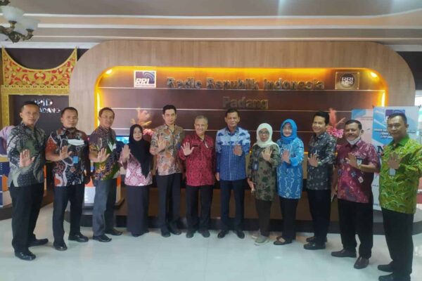 Penandatanganan Nota Kesepahaman Antara Badan Narkotika Nasional Provinsi Sumatera Barat dengan Lembaga Penyiaran Publik Radio Republik Indonesia Padang (LPP RRI Padang).